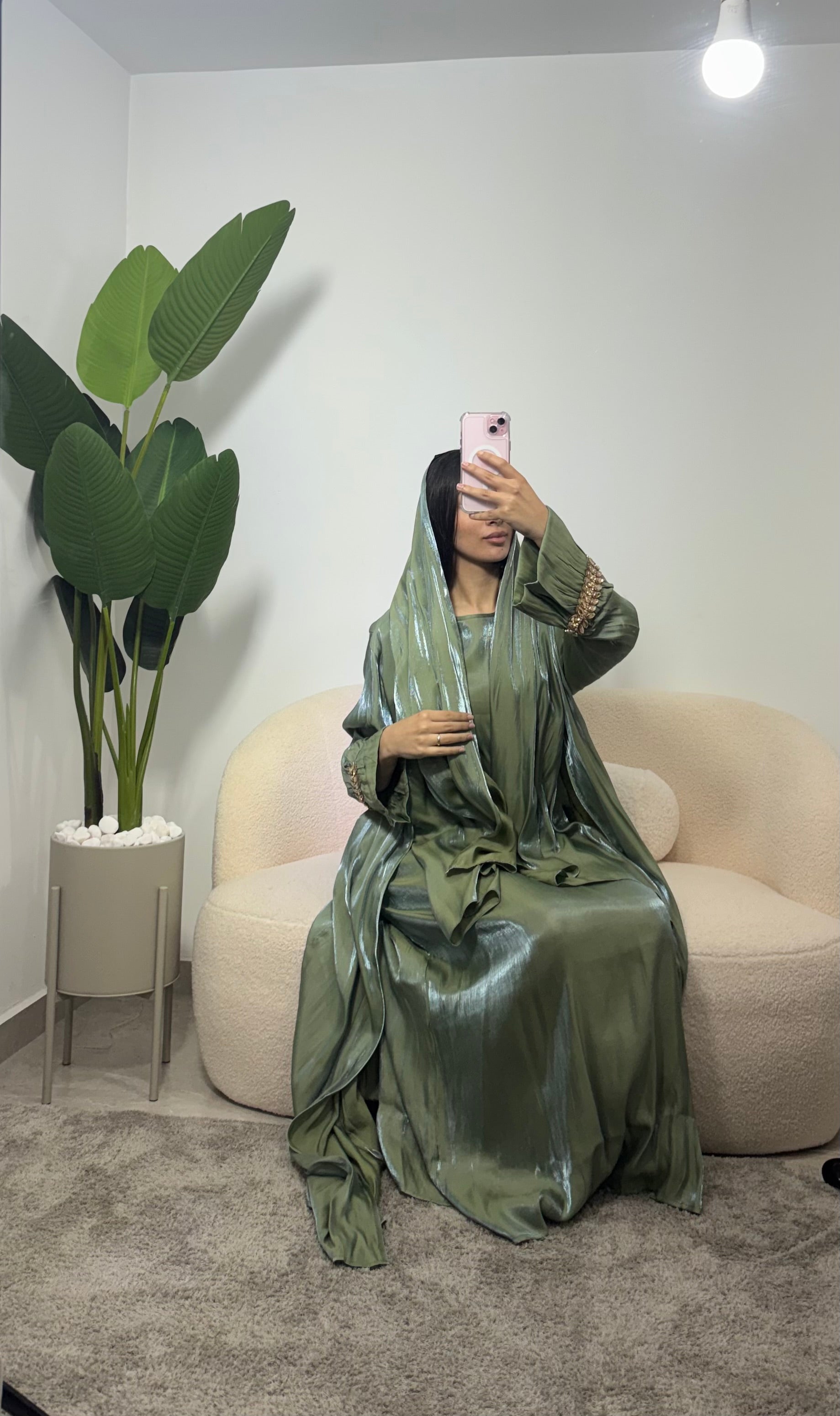 Abaya con manga de pedreria