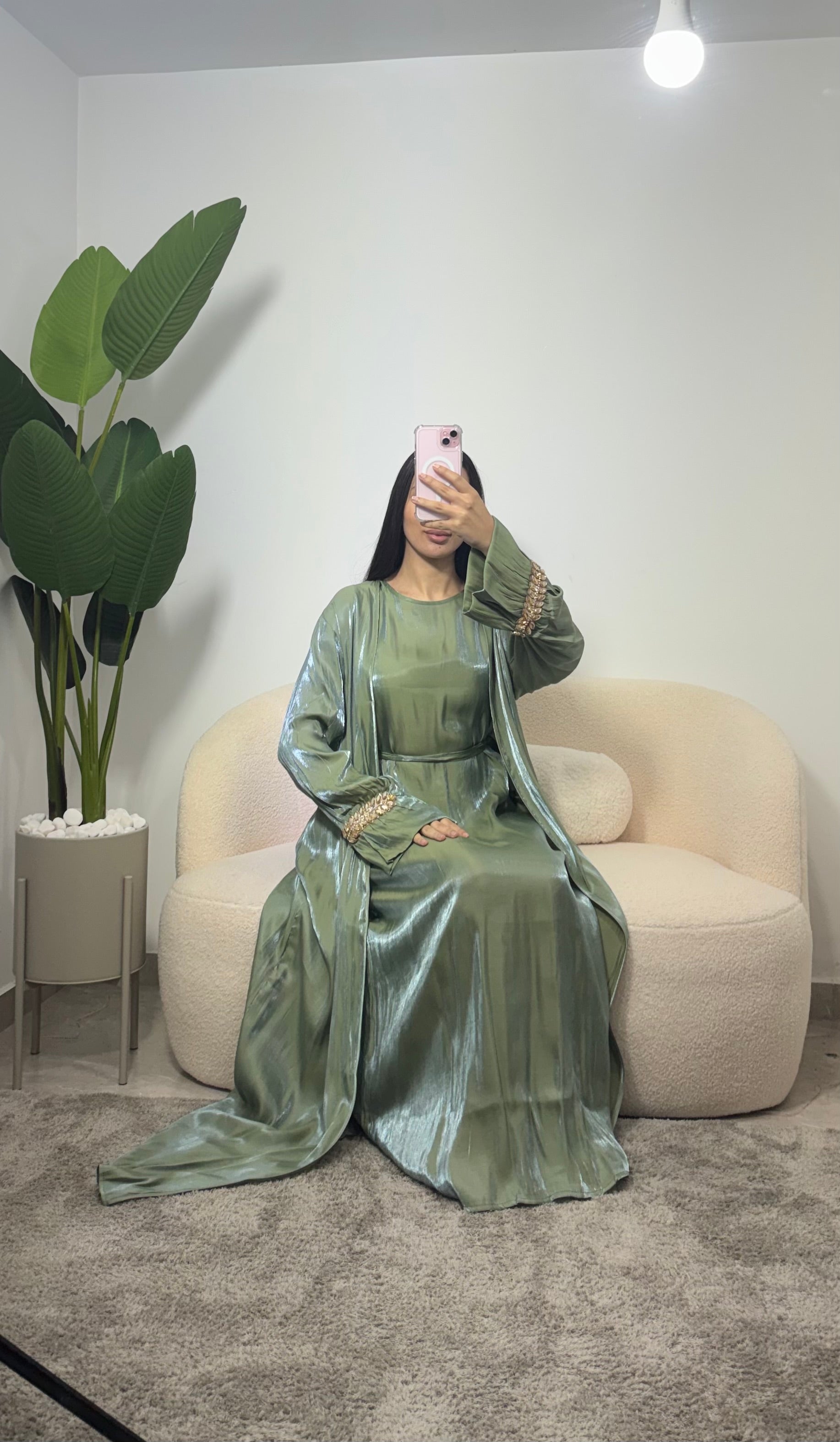 Abaya con manga de pedreria